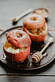 Baked apples filled with quark, honeycomb and walnuts