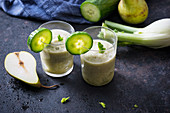 Iced smoothies made from fennel, cucumber and pear (vegan)