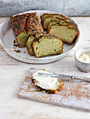Pumpkin seed bread with cream cheese (low carb)