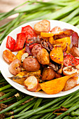 Kartoffelsalat mit Roter Bete, Paprika und Zwiebeln