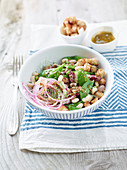 Gemischter Bohnensalat mit Ahornsirup und Croûtons