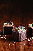 Chocolate Mint Boxes: Törtchen aus Minztäfelchen und Schokocreme