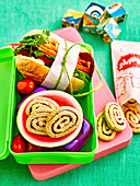 Veggie Sandwich und Spiralkekse mit Himbeermarmelade