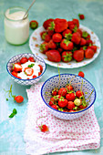 Frische Erdbeeren mit Sauerrahm