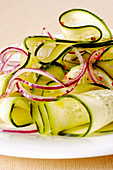 Cucumber carpaccio with red onions (close-up)