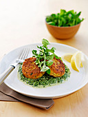 Chickpea patties with creamy spinach