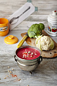 Tassensuppe Healthy Body: Suppe mit Rote-Bete, Blumenkohl und Brokkoli