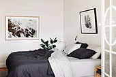 Double bed with black and white bed linen