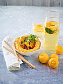 Rote Linsen-Möhren-Creme und Zitronen-Orangenblüten-Wasser