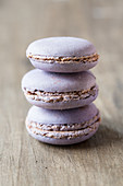 Macaroons with violets from Toulouse