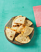 Quesadillas 'Hawaii' with chicken and pineapple