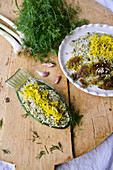 Sabzi Polo (Persischer Kräuterreis mit Butter-Safran-Reiskruste)