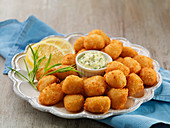 Breaded scallops with a dip
