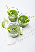 Green smoothies with mint and limes