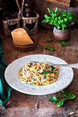 Pasta with creamy spinach and chicken