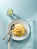 Spaghetti with Parmesan cheese and quail's eggs (seen from above)