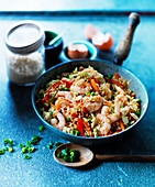 Fried rice with ginger prawns, spring onions, peppers and carrots (China)