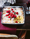 Panettone Bread and Butter Pudding mit Marsala und Himbeeren