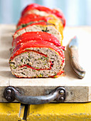 Hackfleischroulade mit Zucchini und Paprika