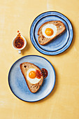 Bread with fried egg and chilli sauce