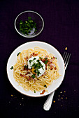 Spaghetti Carbonara mit pochiertem Ei