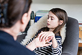 10 years old girl undergoing ericksonian hypnosis