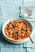 Fregola (Sardische Pasta) mit Venusmuscheln und Tomatensauce