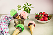 Peppermint ice creams with chocolate chips