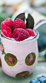 A raspberry smoothie with kiwi berries and Oreo biscuits (close-up)