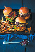 Beefburgers with beetroot relish