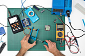 Assembling electronic device