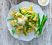 Rigatoni with pesto with green beans