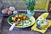 Fried potatoes with herb quark and boiled eggs