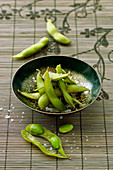 Edamame im Schälchen