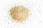 A heaped mixture of kamut and spelt semolina on a white background