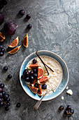 Rice pudding with figs, grapes and honey