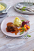 Beef cheeks with seasonal vegetables and mashed potatoes