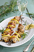 Chicken skewer with rosemary and lemoned