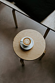 Cappuccino mit Milchschaum-Muster