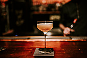 Drink auf Bartheke (The Grid Bar, Köln, Deutschland)
