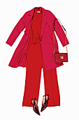 Roter Kaschmirpullover, Hose und Wollmantel in Pink