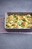 Gratinated ricotta shell pasta with white asparagus