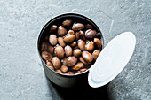 A tin of pinto beans