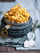 Scuratielli (Weihnachts-Schmalzgebäck mit Honigglasur, Italien)