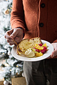 Panettone mit Mascarponecreme und warmem Obstsalat