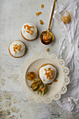 Small Christmas cakes with physalis