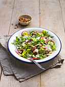 Lettuce with tuna, radishes and pine nuts
