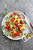 Obstsalat mit Mango und Melonenkugeln