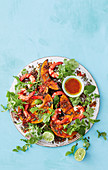 Salat mit geräuchertem Chipotle-Kürbis und Riesengarnelen