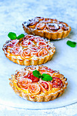 Sand mini tarts with roses made from apple slices